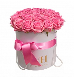 15 роз в шляпной коробке розовые